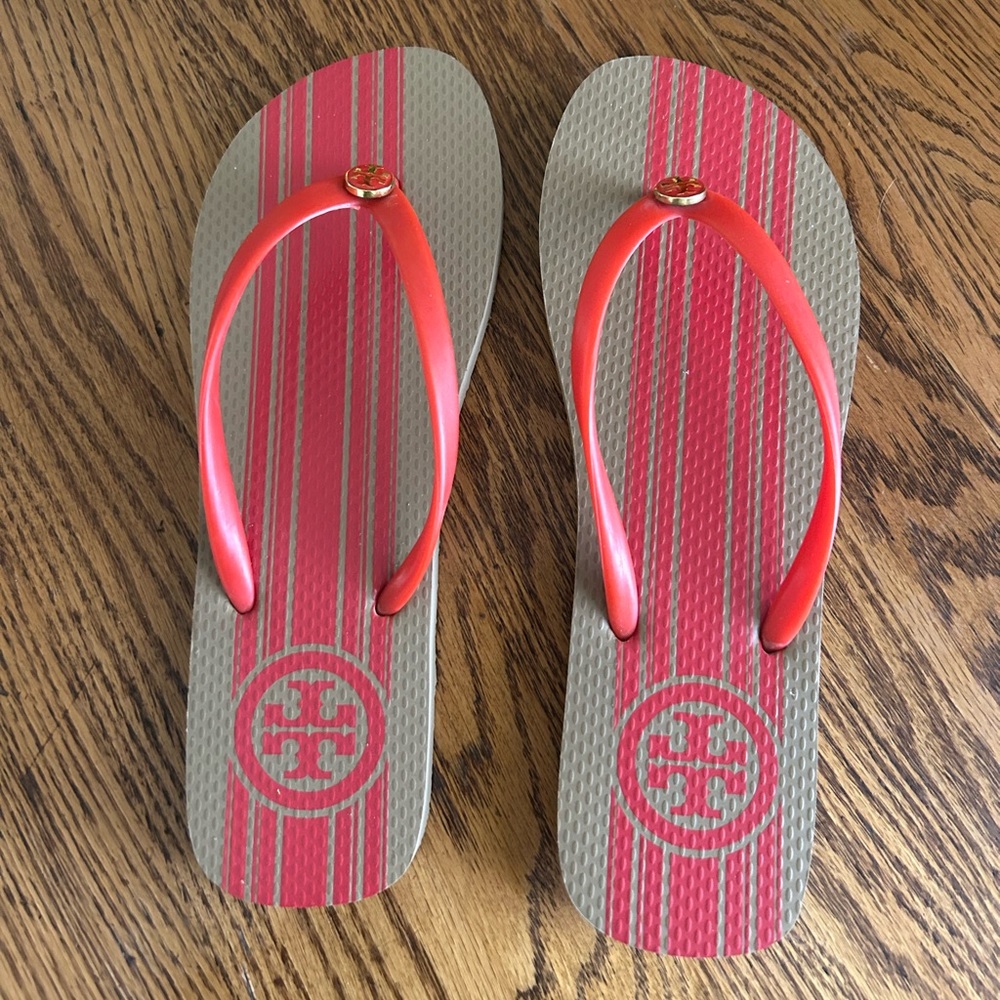 Tory Burch woman’s Red Volcano Flip Flops